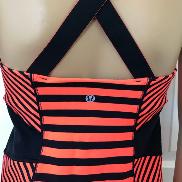 Authentic Lululemon Active Build in Bra Top 8 - Picture 4 of 7